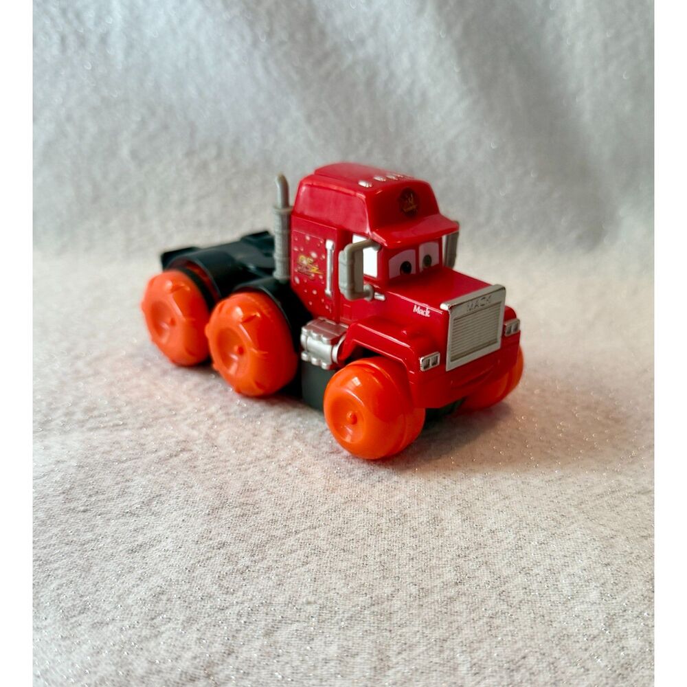 2013 Disney Pixar Cars Hydro Wheels Mack Semi Truck Pull & Go On